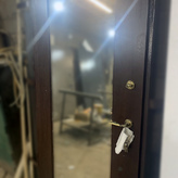 дверь со стеклом и раздельной ручкой