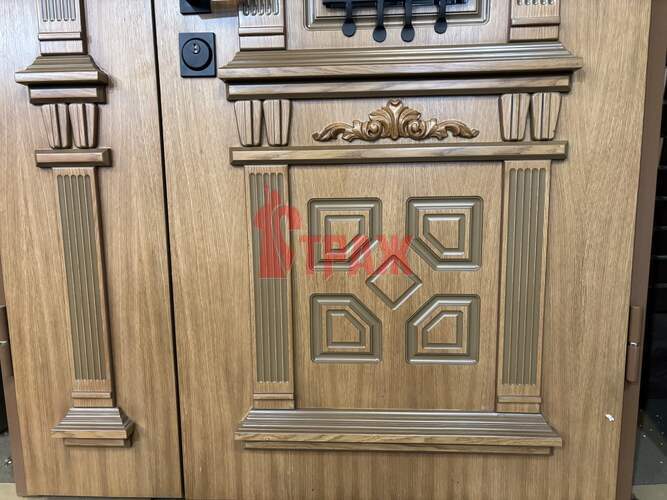 отделка входной двустворчатой дверей МДФ-панелями под дерево